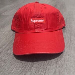 Supreme Small Box Coated Linen 6-Panel ‘Red’